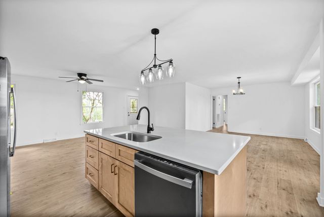 916 Beacon Dr, Clarksville, TN 37043