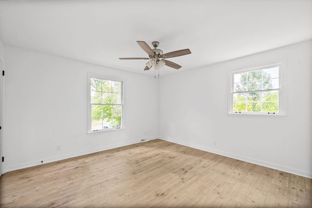 916 Beacon Dr, Clarksville, TN 37043