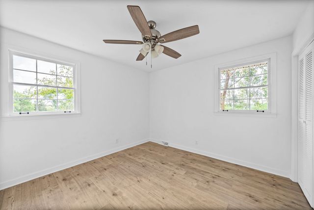 916 Beacon Dr, Clarksville, TN 37043