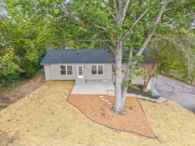 916 Beacon Dr, Clarksville, TN 37043