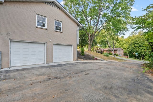916 Beacon Dr, Clarksville, TN 37043