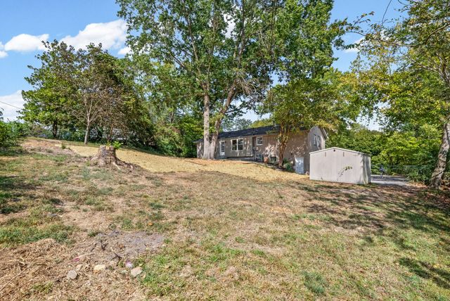 916 Beacon Dr, Clarksville, TN 37043