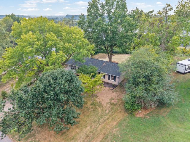 916 Beacon Dr, Clarksville, TN 37043
