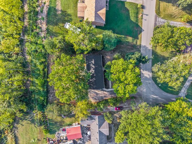 916 Beacon Dr, Clarksville, TN 37043