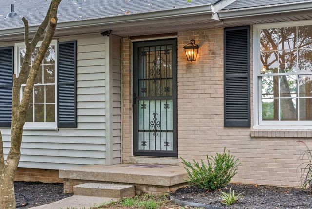 916 Beacon Dr, Clarksville, TN 37043