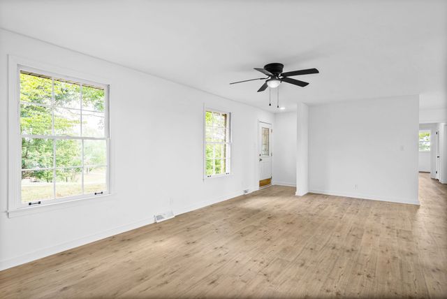 916 Beacon Dr, Clarksville, TN 37043