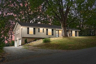 916 Beacon Dr, Clarksville, TN 37043