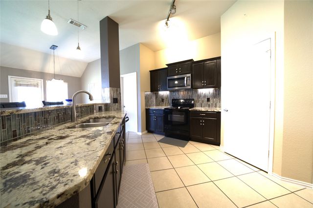 1010 Remington Ranch Road, Mansfield, TX 76063