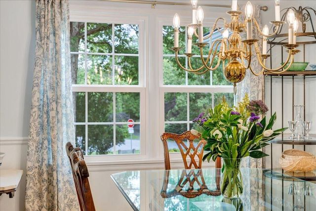 21 Queen Regent CT, Blue Ridge, VA 24064