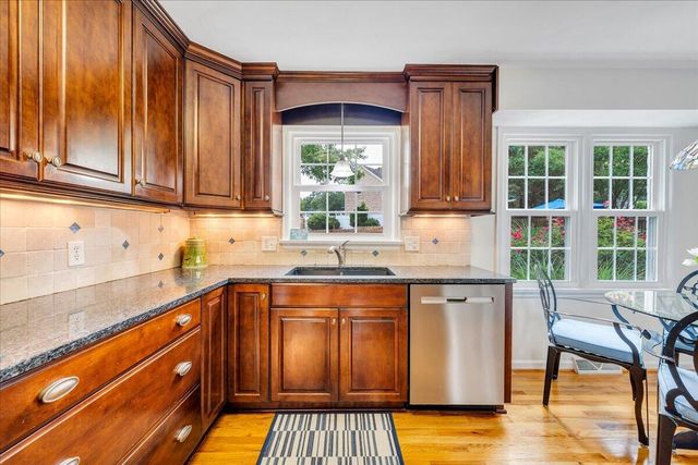 21 Queen Regent CT, Blue Ridge, VA 24064