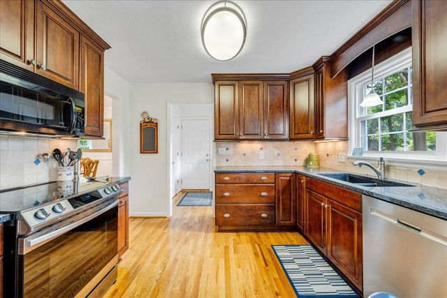 21 Queen Regent CT, Blue Ridge, VA 24064