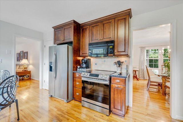 21 Queen Regent CT, Blue Ridge, VA 24064