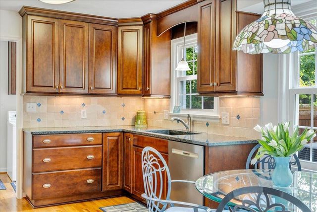 21 Queen Regent CT, Blue Ridge, VA 24064