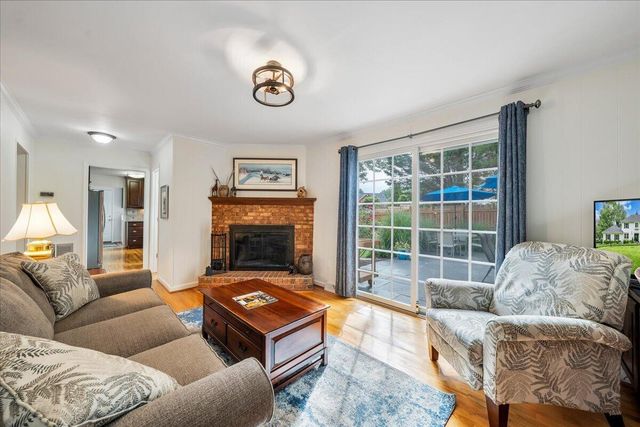 21 Queen Regent CT, Blue Ridge, VA 24064