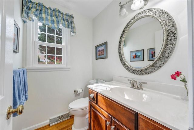 21 Queen Regent CT, Blue Ridge, VA 24064