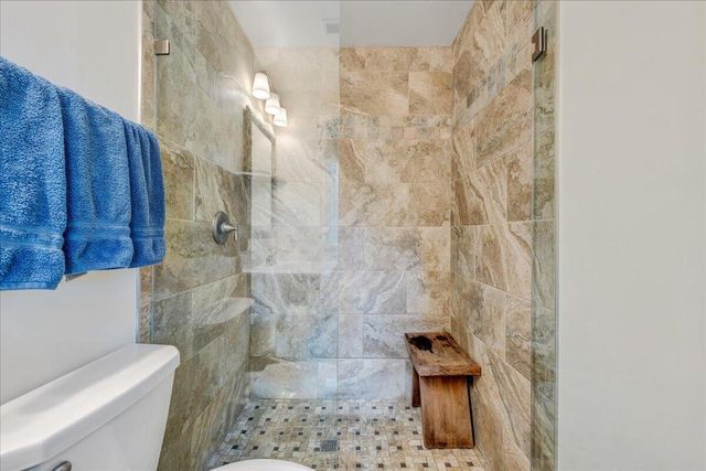 21 Queen Regent CT, Blue Ridge, VA 24064