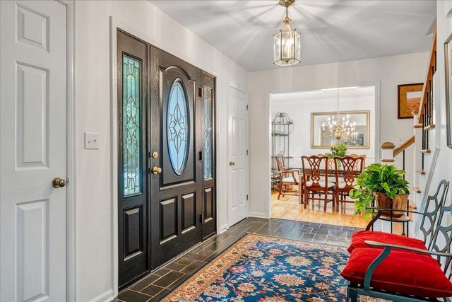 21 Queen Regent CT, Blue Ridge, VA 24064