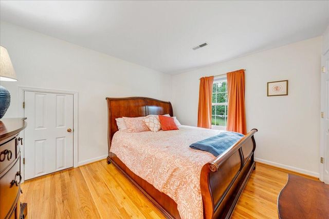 21 Queen Regent CT, Blue Ridge, VA 24064