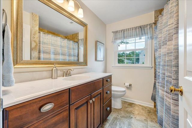 21 Queen Regent CT, Blue Ridge, VA 24064