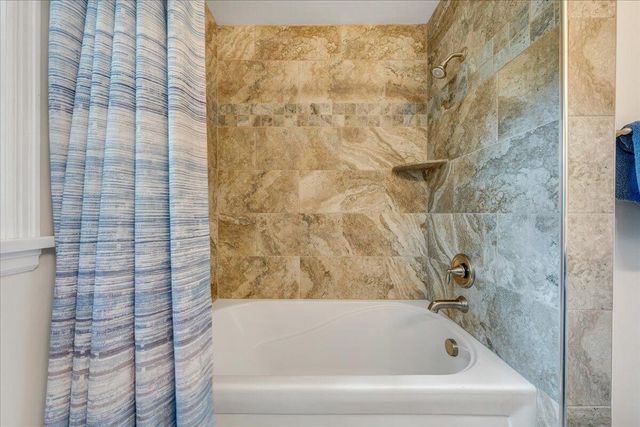 21 Queen Regent CT, Blue Ridge, VA 24064