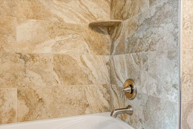 21 Queen Regent CT, Blue Ridge, VA 24064