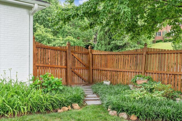 21 Queen Regent CT, Blue Ridge, VA 24064