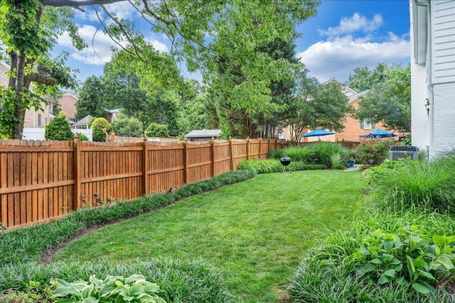 21 Queen Regent CT, Blue Ridge, VA 24064