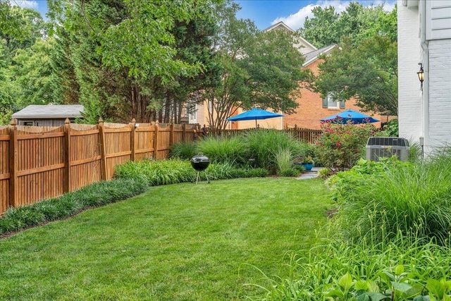 21 Queen Regent CT, Blue Ridge, VA 24064