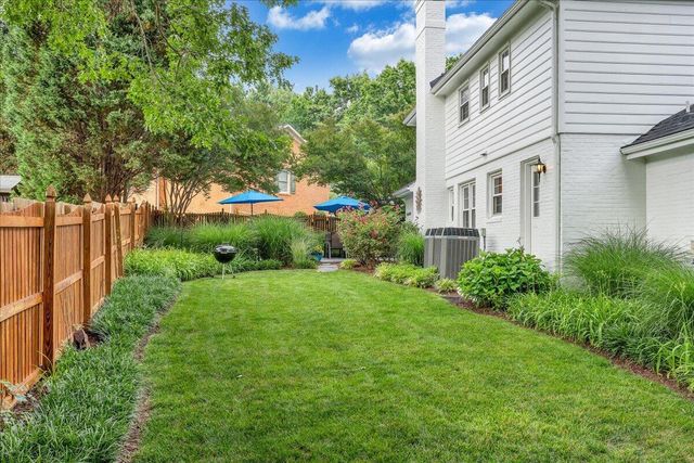 21 Queen Regent CT, Blue Ridge, VA 24064