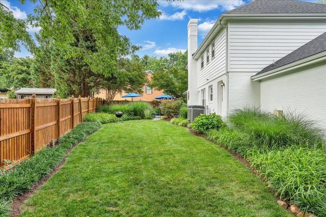 21 Queen Regent CT, Blue Ridge, VA 24064