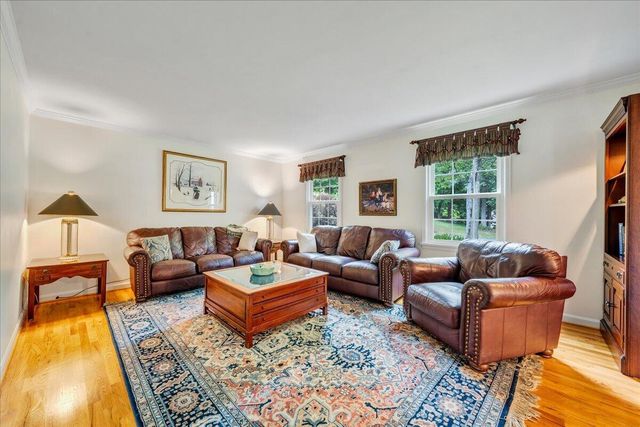21 Queen Regent CT, Blue Ridge, VA 24064