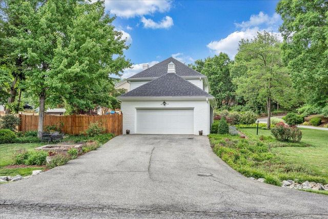 21 Queen Regent CT, Blue Ridge, VA 24064