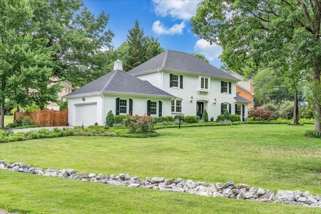 21 Queen Regent CT, Blue Ridge, VA 24064