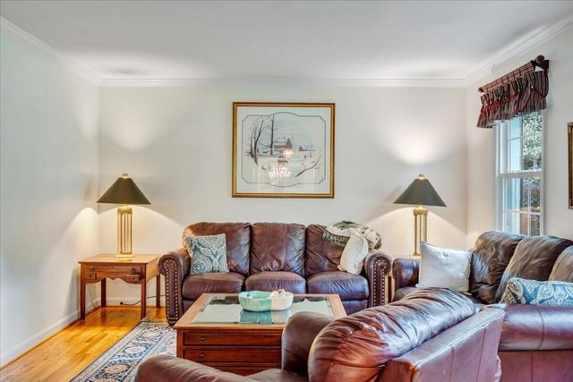 21 Queen Regent CT, Blue Ridge, VA 24064