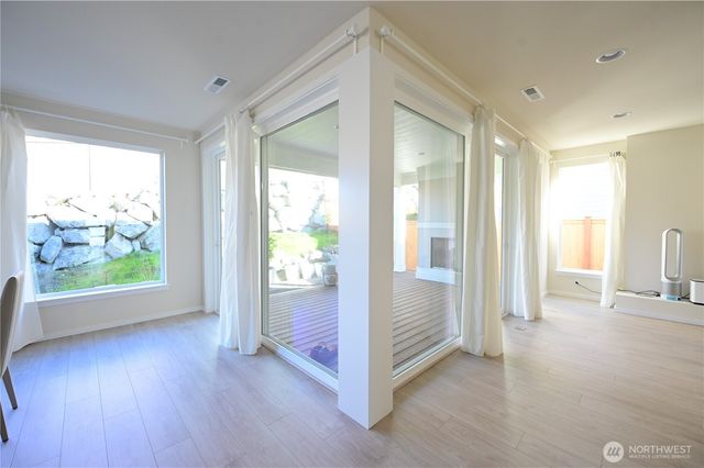 16327 25th St E, Lake Tapps, WA 98391