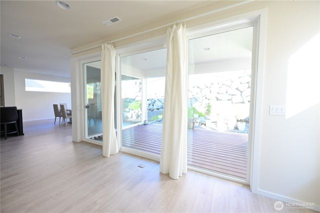 16327 25th St E, Lake Tapps, WA 98391