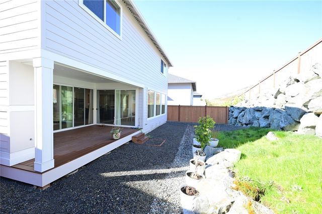 16327 25th St E, Lake Tapps, WA 98391