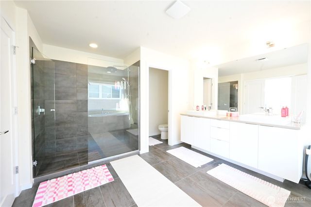 16327 25th St E, Lake Tapps, WA 98391