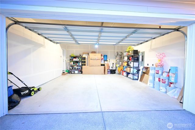 16327 25th St E, Lake Tapps, WA 98391