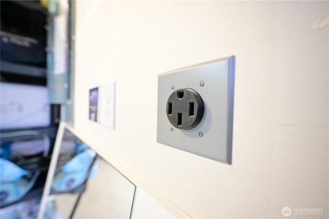 16327 25th St E, Lake Tapps, WA 98391