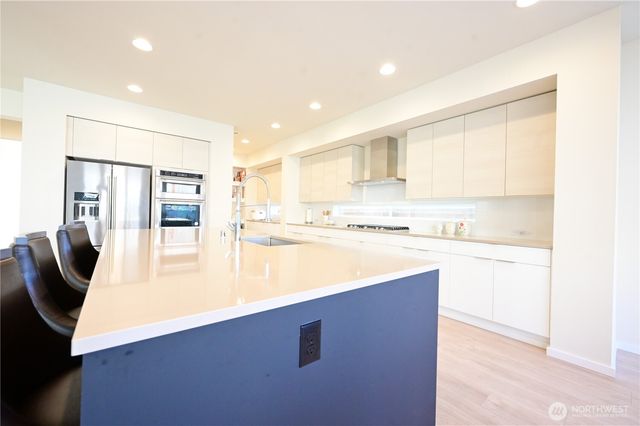 16327 25th St E, Lake Tapps, WA 98391