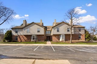 132 White Oak Court 5, Schaumburg, IL 60195