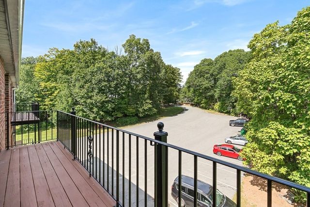 59 Mill St 302, Dracut, MA 01826