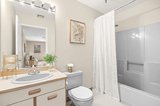 59 Mill St 302, Dracut, MA 01826