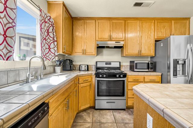 1050 Monterey Street, Madera, CA 93637