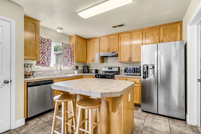 1050 Monterey Street, Madera, CA 93637