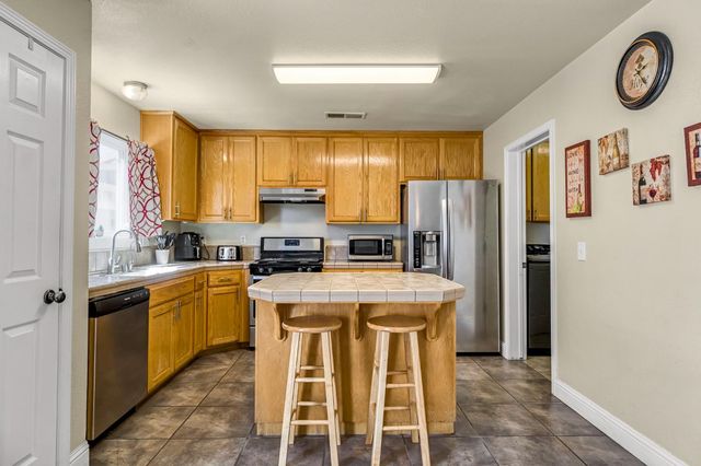 1050 Monterey Street, Madera, CA 93637