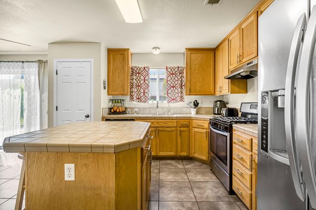 1050 Monterey Street, Madera, CA 93637