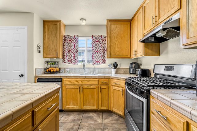 1050 Monterey Street, Madera, CA 93637