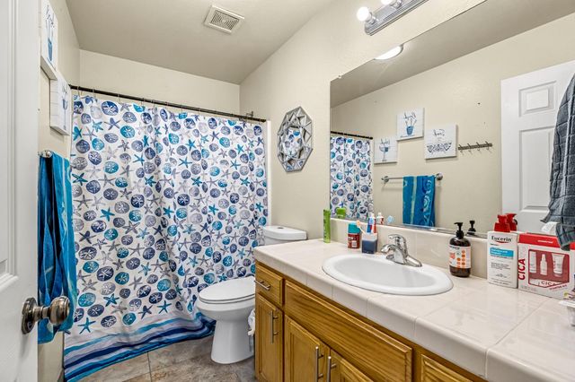 1050 Monterey Street, Madera, CA 93637